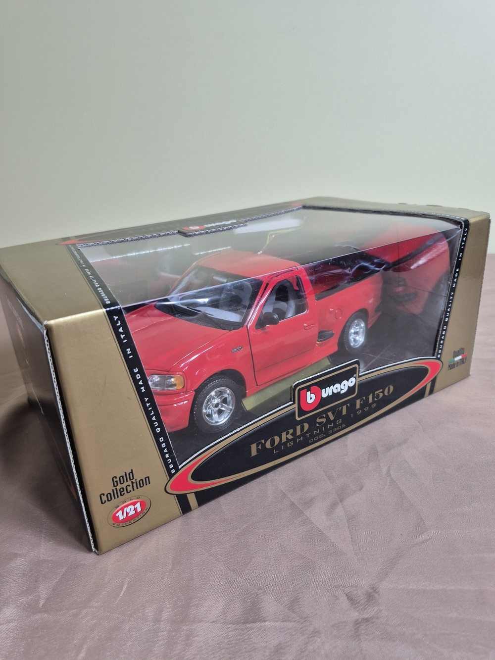 Bburago Gold Collection 1999 Ford SVT F150 Lightning Diecast Truck 1:21 NIB